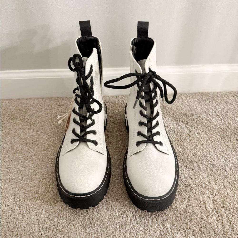 NWT Sincerely Jules White and Black Combat Boots